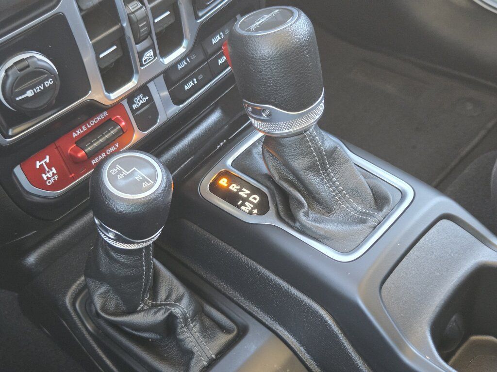 Used 2024 Jeep Gladiator Mojave AWD/4WD image 22