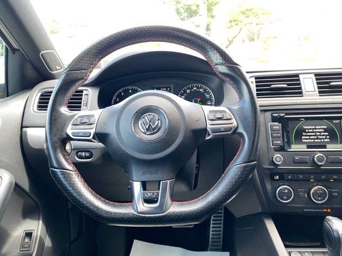Used 2013 Volkswagen Jetta GLI Autobahn FWD image 15