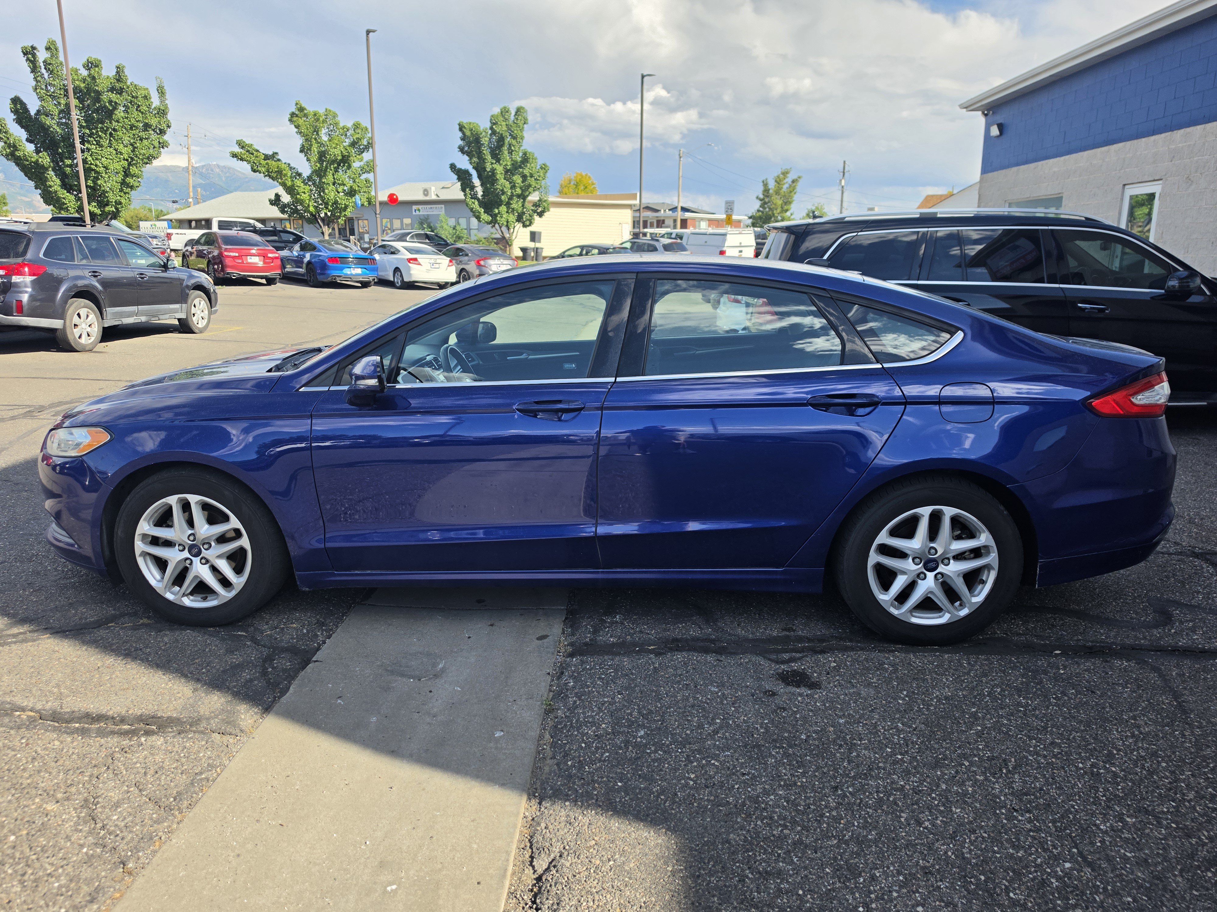 Used 2015 Ford Fusion SE FWD image 4