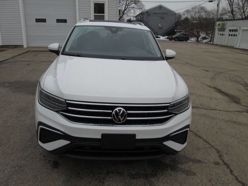 Used 2022 Volkswagen Tiguan SE w/ Panoramic Sunroof Package image 6