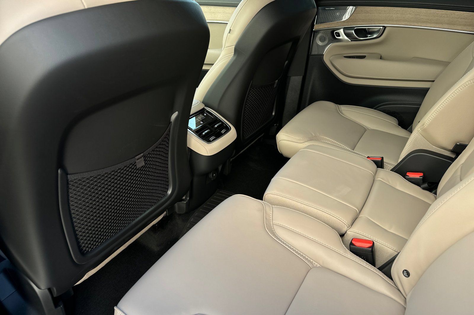 New 2026 Volvo XC90 B5 Ultra w/ Protection Package Premier AWD/4WD image 12