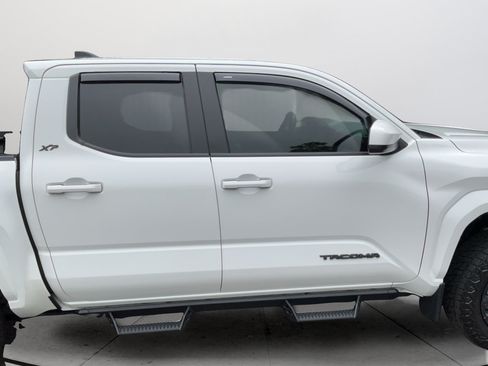 Used 2025 Toyota Tacoma SR5 AWD/4WD image 37