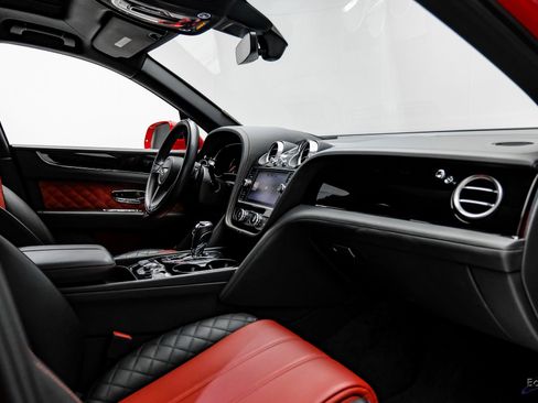 Used 2019 Bentley Bentayga image 44