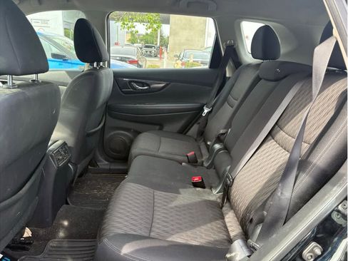 Used 2017 Nissan Rogue S image 5