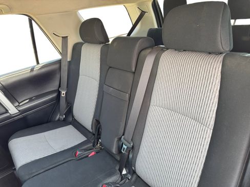 Used 2017 Toyota 4Runner SR5 AWD/4WD image 18
