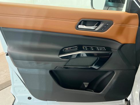 New 2026 Nissan Pathfinder Platinum image 14