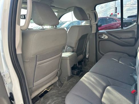 Used 2014 Nissan Frontier SV w/ SV Value Truck Package AWD/4WD image 25
