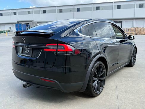 Used 2016 Tesla Model X 75D image 9