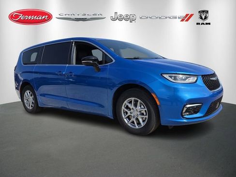 New 2026 Chrysler Pacifica Select FWD image 1