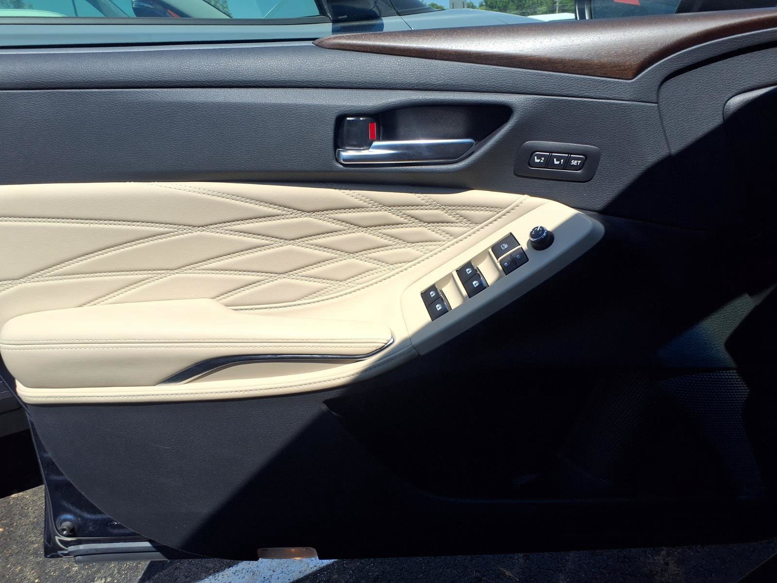Used 2020 Toyota Avalon Limited w/ Protection Package FWD image 18