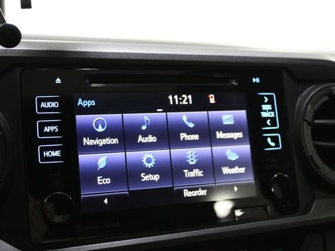 Used 2017 Toyota Tacoma TRD Off-Road w/ Premium & Technology Package AWD/4WD image 47