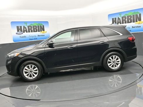 Used 2020 Kia Sorento LX image 2