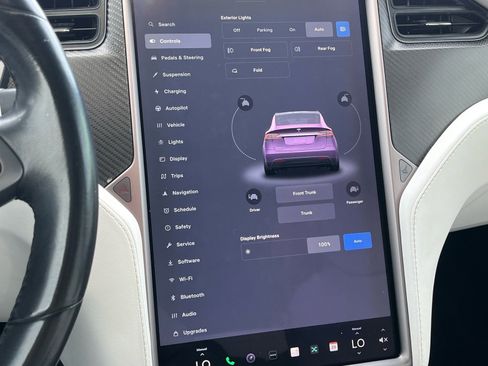 Used 2018 Tesla Model X 75D image 23