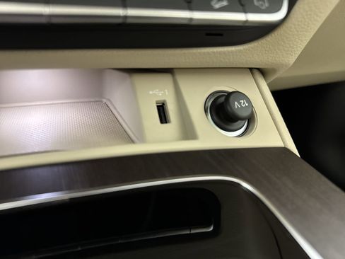 Used 2023 Audi Q5 2.0T Premium w/ Convenience Package image 9