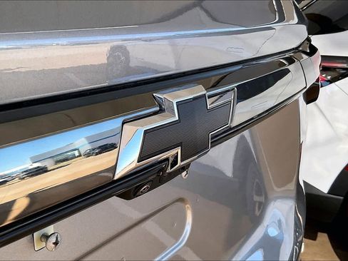 Used 2023 Chevrolet Traverse RS image 30