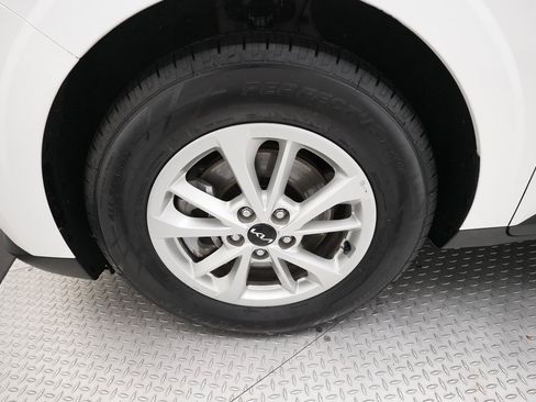 Certified 2024 Kia Carnival LX image 27