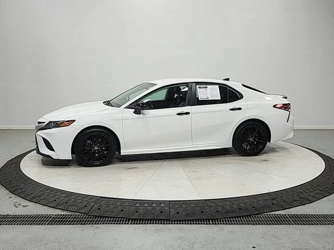Used 2020 Toyota Camry SE FWD image 4