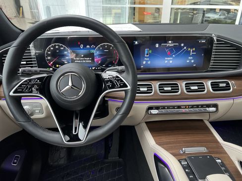 Certified 2025 Mercedes-Benz GLS 450 4MATIC image 28