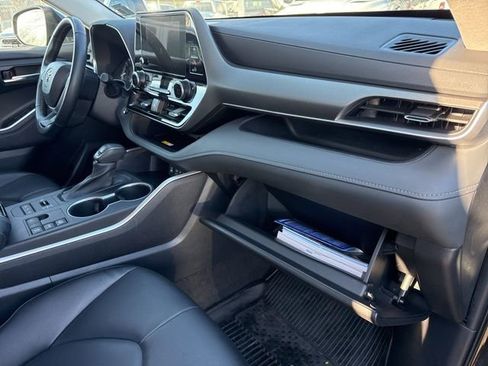 Used 2023 Toyota Highlander XLE image 27