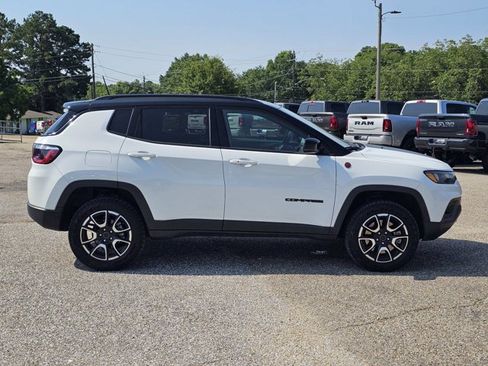 Used 2025 Jeep Compass Trailhawk AWD/4WD image 7