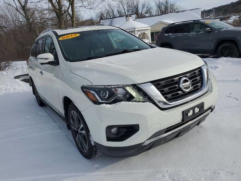 Used 2017 Nissan Pathfinder Platinum image 1