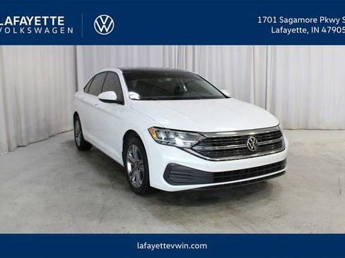 Used 2022 Volkswagen Jetta SE FWD image 1