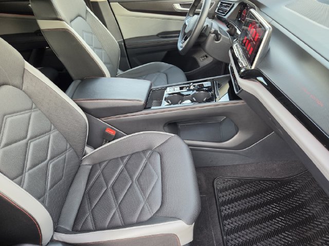 Used 2024 Volkswagen Atlas Peak Edition SE AWD/4WD image 12