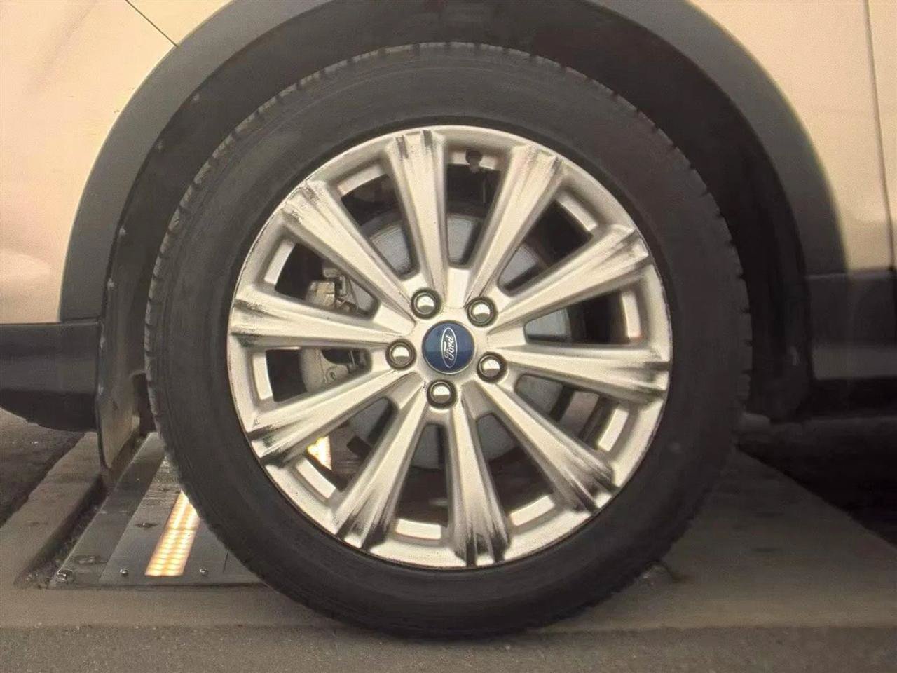 Used 2017 Ford Escape Titanium FWD image 9