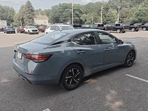 Used 2024 Nissan Sentra SV FWD image 9