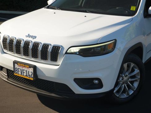 Used 2019 Jeep Cherokee Latitude w/ Cold Weather Group image 3