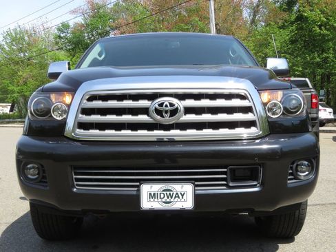Used 2010 Toyota Sequoia Platinum AWD/4WD image 2