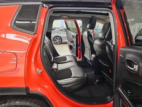 Used 2018 Jeep Compass Trailhawk w/ Navigation Group AWD/4WD image 33