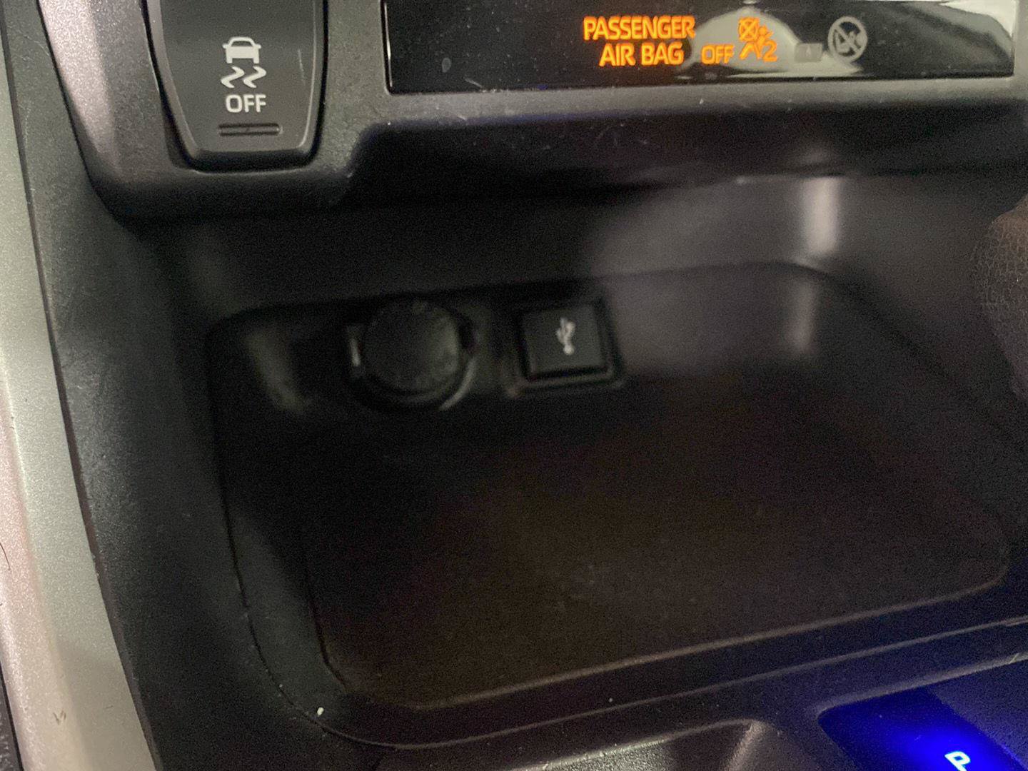 Used 2020 Toyota RAV4 LE w/ All Weather Liner Package AWD/4WD image 12