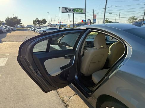 Used 2018 Volvo S60 T5 Dynamic image 22