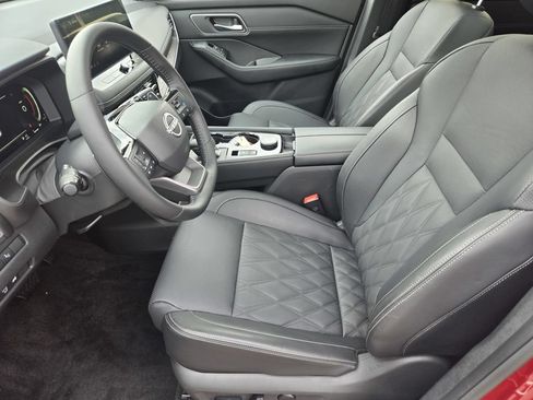 Certified 2026 Nissan Rogue Platinum w/ Tech Package AWD/4WD image 13