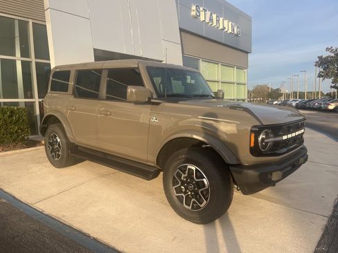 New 2025 Ford Bronco Outer Banks image 2