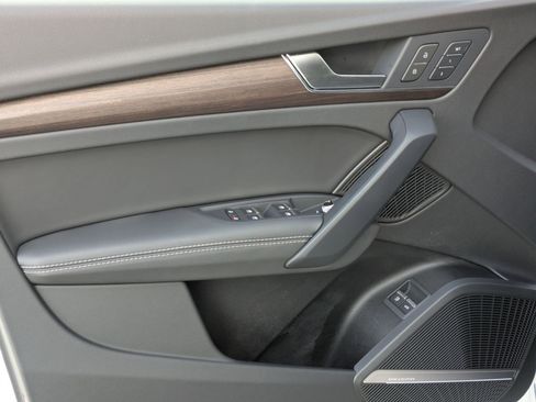 Certified 2024 Audi Q5 e Premium Plus w/ Premium Plus Package image 10