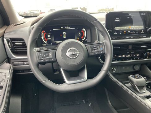 Used 2023 Nissan Rogue Platinum w/ Platinum Premium Package image 11