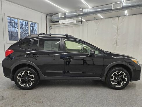 Used 2017 Subaru Crosstrek 2.0i Limited image 4