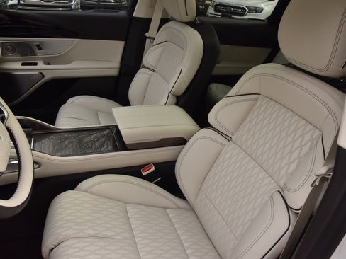 New 2026 Lincoln Nautilus Black Label w/ Jet Appearance Package image 35