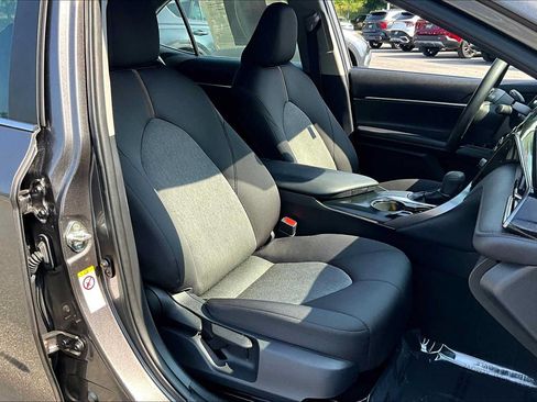 Used 2019 Toyota Camry LE FWD image 9