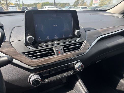 Used 2025 Nissan Altima 2.5 SV image 20