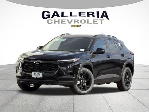 New 2026 Chevrolet Trax LT w/ Driver Confidence Package FWD image 2
