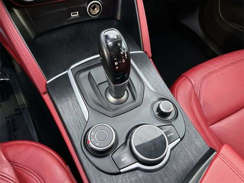 Used 2019 Alfa Romeo Stelvio image 15