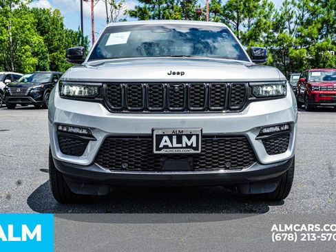 Used 2025 Jeep Grand Cherokee Limited w/ Luxury Tech Group II RWD image 9