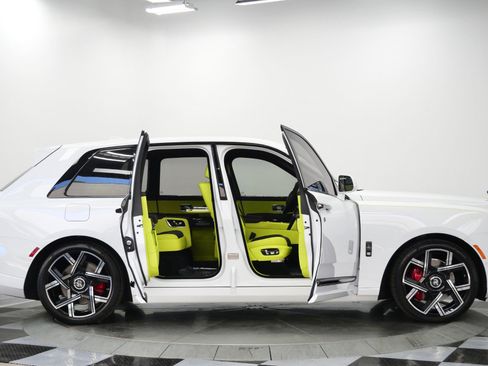 Used 2025 Rolls-Royce Cullinan Black Badge AWD/4WD image 27