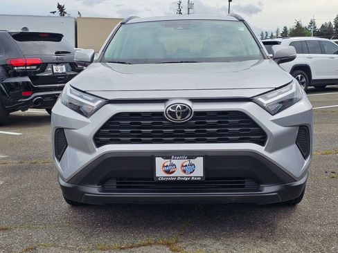 Used 2022 Toyota RAV4 XLE w/ XLE Grade Weather Package AWD/4WD image 4