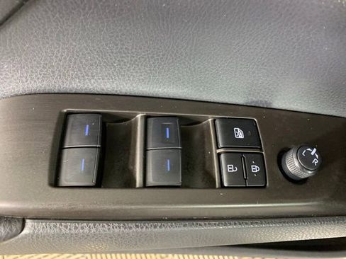 Used 2023 Toyota Camry SE image 30