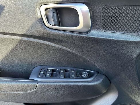 Used 2023 Hyundai Venue SEL w/ Cargo Package image 19