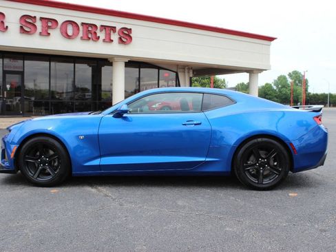 Used 2018 Chevrolet Camaro LT RWD image 5